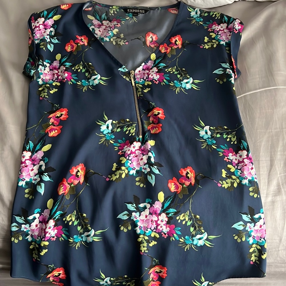 Silky floral Express blouse gold zipper detail